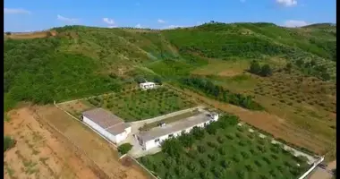 Grundstück in Peqin, Albanien
