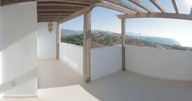 Penthouse 4 bedrooms in Casares, Spain