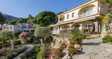 Villa 4 bedrooms in Blanes, Spain