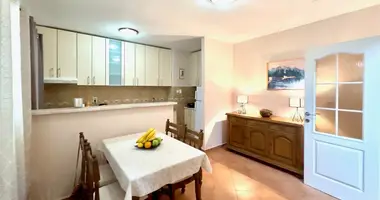 Apartamento 2 habitaciones en Tivat, Montenegro