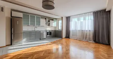 Mieszkanie 3 pokoi w Warszawa, Polska