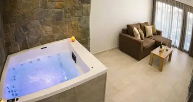 Hotel 300 m² in Kassandrino, Greece