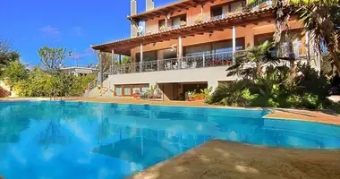 Villa 12 bedrooms in Municipality of Saronikos, Greece