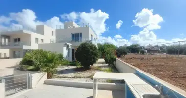 4 bedroom house in Chloraka, Cyprus