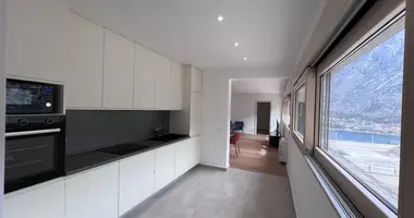 Apartamento 4 habitaciones en Dobrota, Montenegro