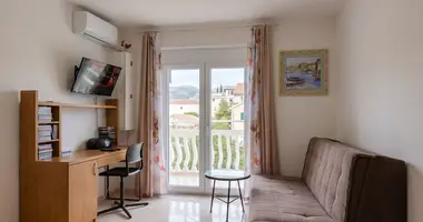 Wohnung 4 zimmer in Rafailovici, Montenegro