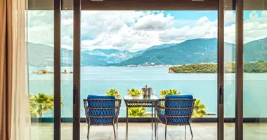 Apartamento 4 habitaciones en Montenegro