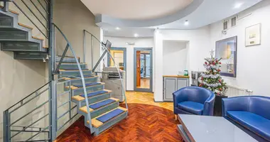 Propriété commerciale 303 m² dans Varsovie, Pologne