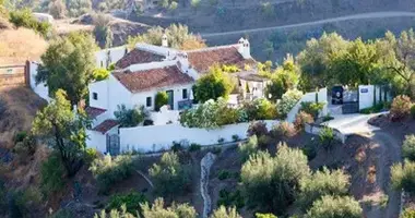 5 bedroom house in Spain
