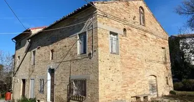 Casa 12 habitaciones en Falerone, Italia