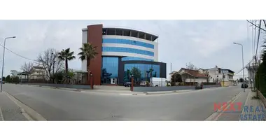 Edificio rentable 4 200 m² en Kamez Municipality, Albania