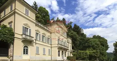 4 bedroom apartment in Orta San Giulio, Italy