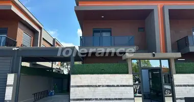 Villa 4 chambres dans Dosemealti, Turquie