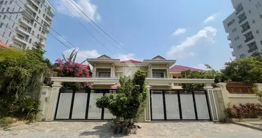 Villa de 4 habitaciones en Sangkat Phsar Daeum Thkov, Camboya