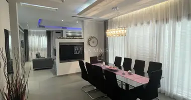 Apartamento 4 habitaciones en Distrito de Nicosia, Chipre