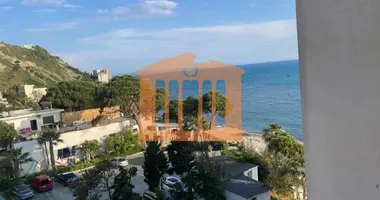 Квартира 3 комнаты в Дуррес, Албания