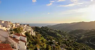 4 bedroom apartment in Spain
