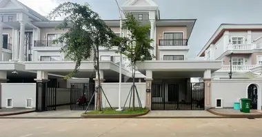 Villa 4 zimmer in Ta Ngov Kandal, Kambodscha