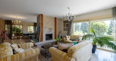 5 bedroom apartment in Agios Tychonas, Cyprus