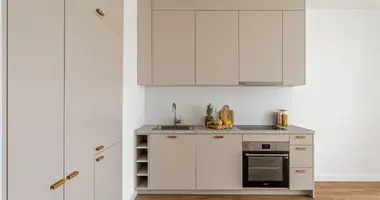 Wohnung 3 zimmer in Warschau, Polen