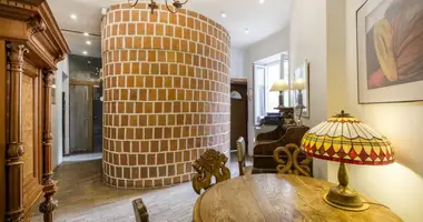 Mieszkanie 3 pokoi w Warszawa, Polska