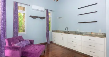 4 bedroom house in Roatan, Honduras