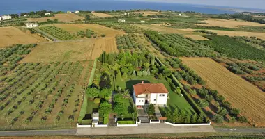 Villa 6 bedrooms in Makrygialos, Greece