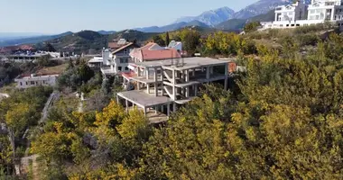 Propriété commerciale 1 200 m² dans Tirana, Albanie