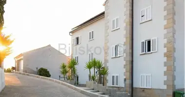 Hotel 734 m² in Grad Supetar, Croatia