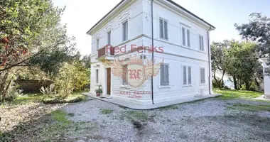 Villa 5 habitaciones en Quercianella, Italia