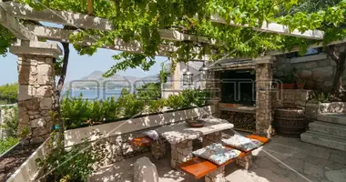 6 room house in Grad Omis, Croatia