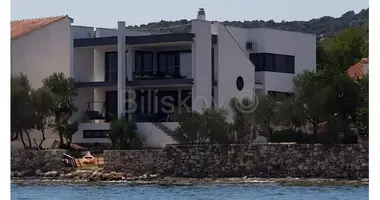 Villa 6 rooms in Opcina Tkon, Croatia