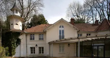 Apartment 6 bedrooms in Impasse Andree Bordeaux Le Pecq, France