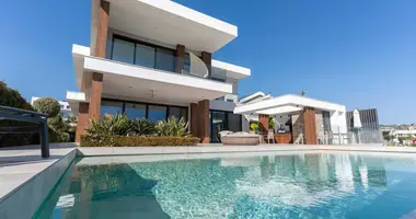 Apartment 6 bedrooms in Limassol, Cyprus