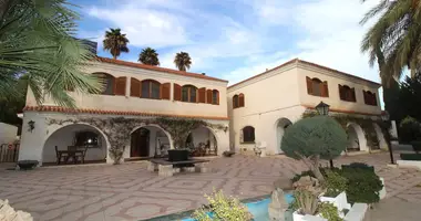 Villa 13 bedrooms in Elda, Spain