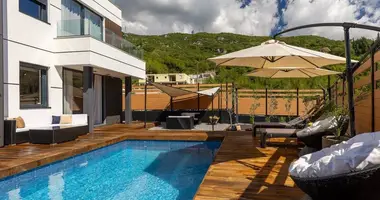 1 bedroom apartment in Lastva Grbaljska, Montenegro
