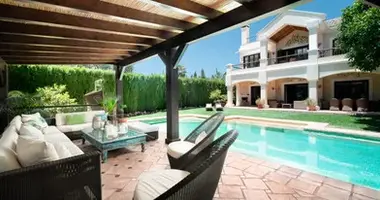 5 bedroom house in Dos Hermanas, Spain