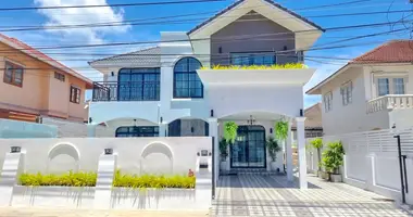 Haus 5 Schlafzimmer in Huai Yai, Thailand