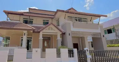 Haus 5 Schlafzimmer in Huai Yai, Thailand