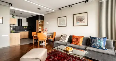 Mieszkanie 3 pokoi w Warszawa, Polska