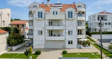 Haus 27 zimmer in Petrcane, Kroatien