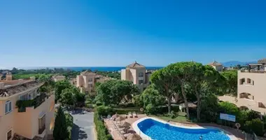 4 bedroom apartment in Ricmar, Spain