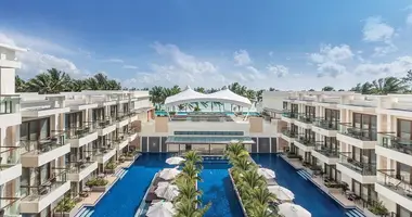 Na sprzedaż 4-gwiazdkowy hotel z 224 pokojami, niedaleko plaży Karon w Phuket w Tajlandii w Karon, Tajlandia