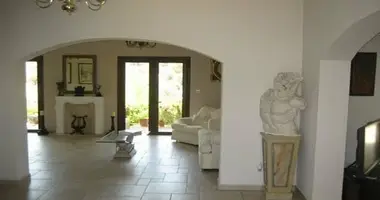 4 bedroom house in Lythrodontas, Cyprus