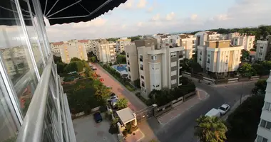 Wohnung 4 zimmer in Muratpasa, Türkei