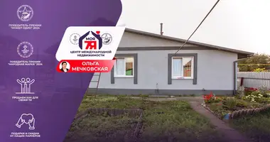 Casa en Maladetchna, Belarús