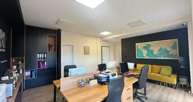 Квартира 3 комнаты в Тирана, Албания