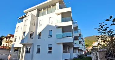 Wohnung 2 Schlafzimmer in Tivat, Montenegro