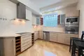 Haus 8 zimmer 330 m² in Warschau, Polen
