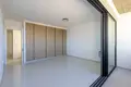 Mieszkanie 3 pokoi 210 m² Chloraka, Cypr